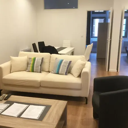 3 En Lit Double, 6 Personnes, Dans Entierement Renove, 70 M2 , Wifi,climatisation, Tres Calme , Equipe,lit Bebe クレルモン・フェラン